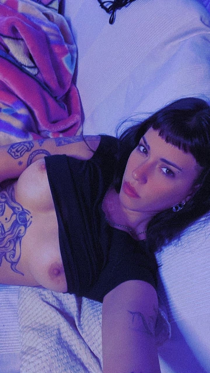 Mari Mari rolinga mostrando las tetas