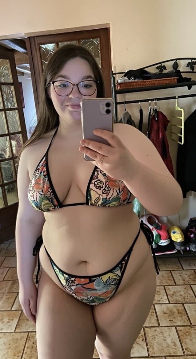 Click to view full size Lyzon Buro grosse putain à baiser de force