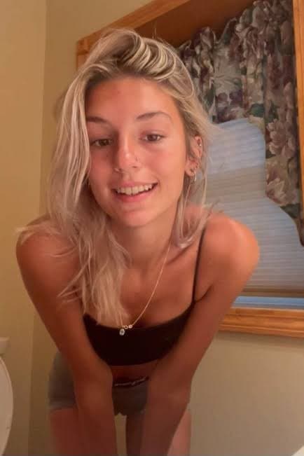 ?(+18) rubiecita mamando y garchando con el novio?