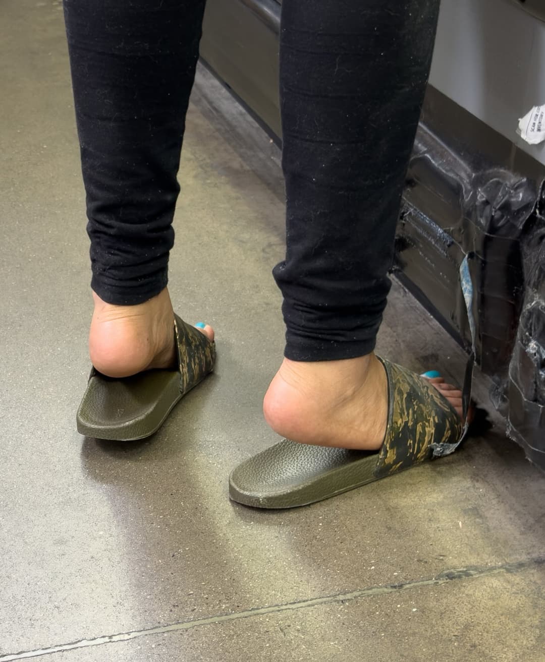 Latina MILF perfect feet and long toes