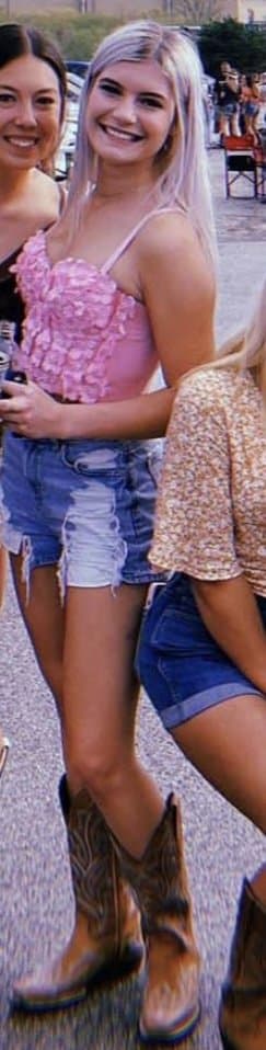 Hometown blonde knows how to shake her booty