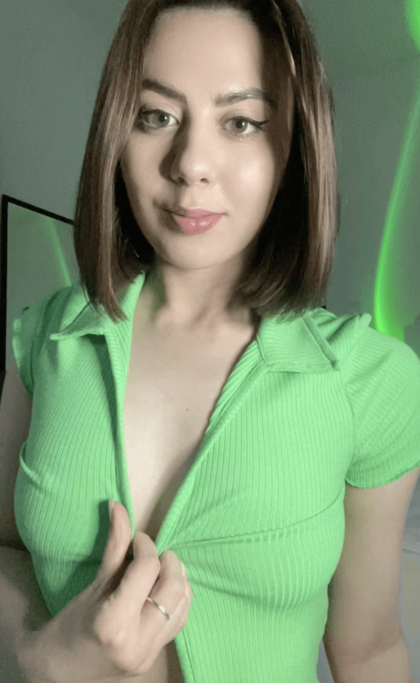 Showing my cute boobies