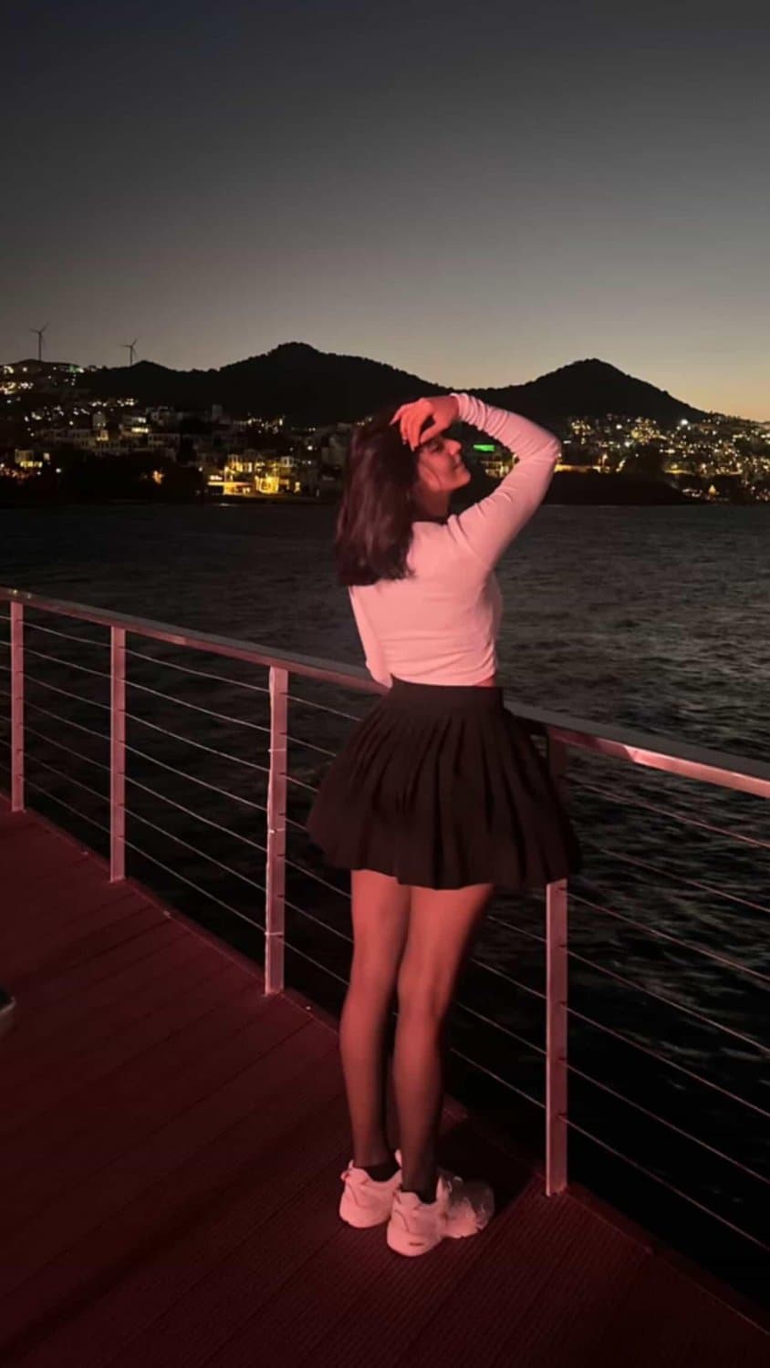 Shy algerian IRL whorthy of your cum