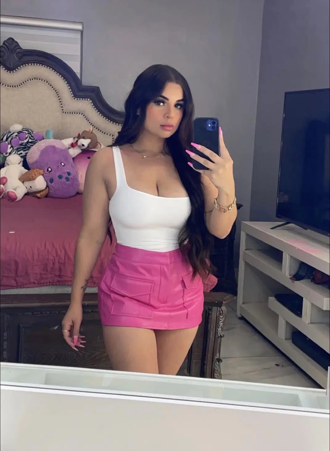 Everyone go message Serenity Vela on Facebook and tell her to start an Onlyfans