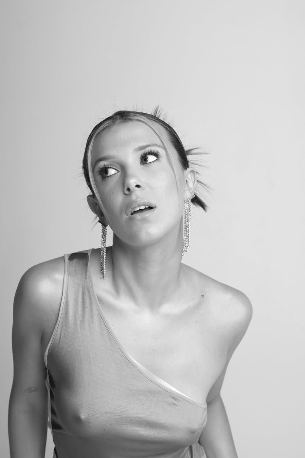 Só eu que falo que isso que ela fez foi uma playboy.eles sabiam que dava pra fazer isso peitão lindo