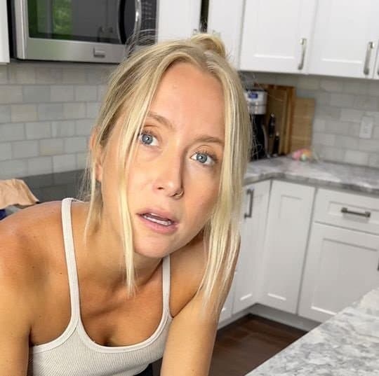 Skinny Milf Allie Wes