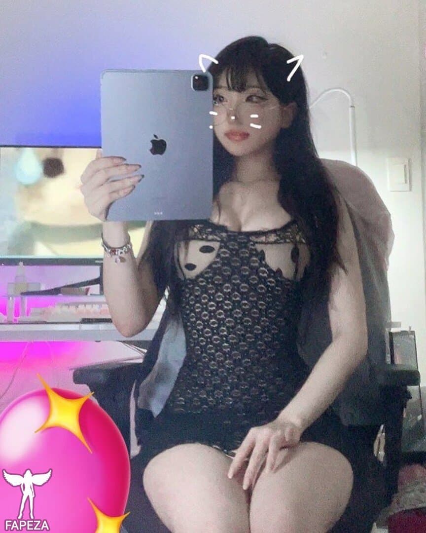 Asian Twitch streamer 3
