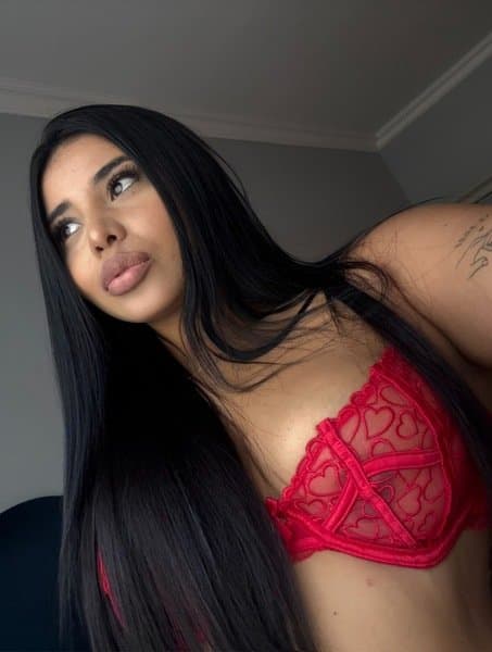 Feuchte Latina muschi Jade in Köln aus Brasilien