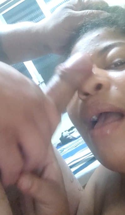 BIA MORENA RABUDA - MAMANDO IGUAL UM BEZERRO