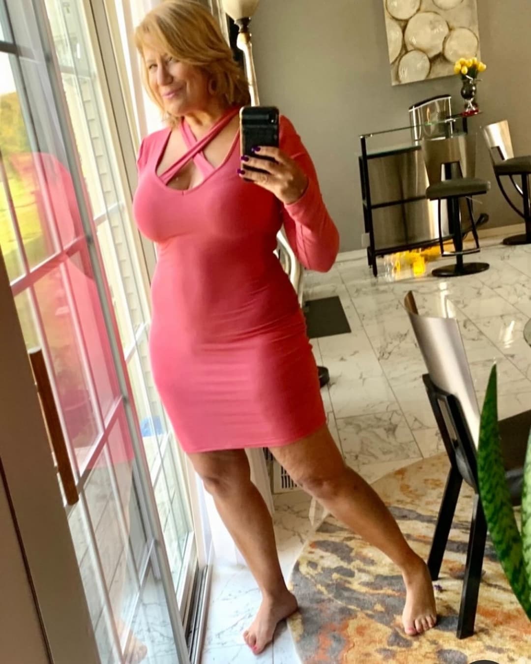 Thick Gilf flight attendant