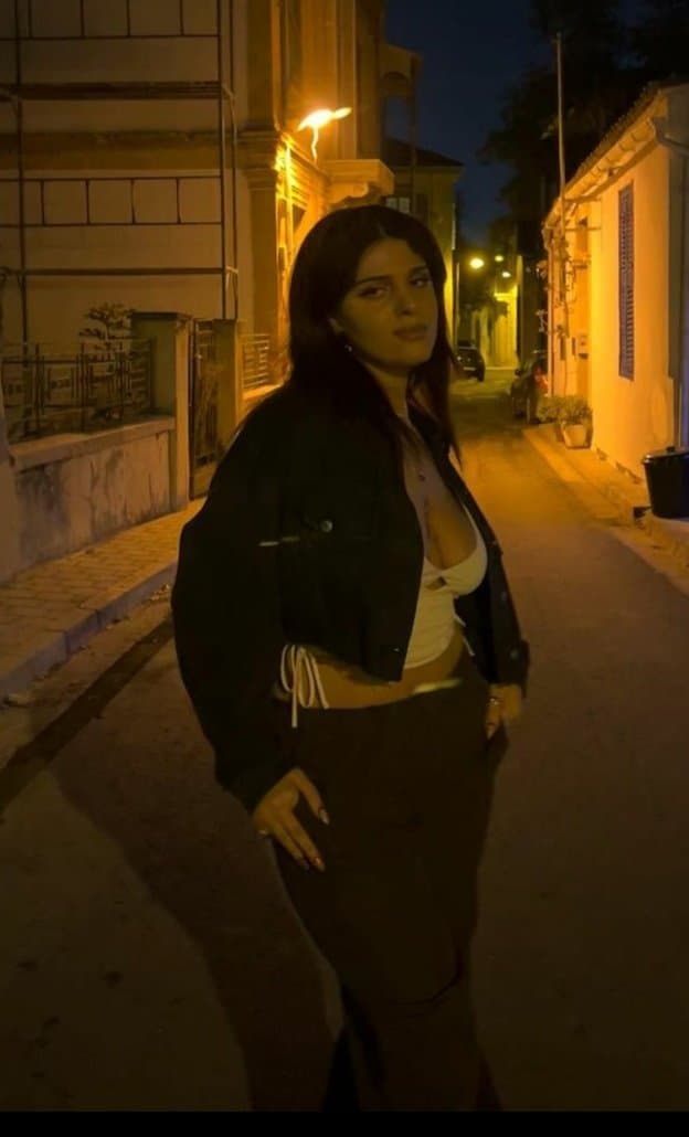 Posting my sister for losing a size bet my kik _Go__To_Sleep_