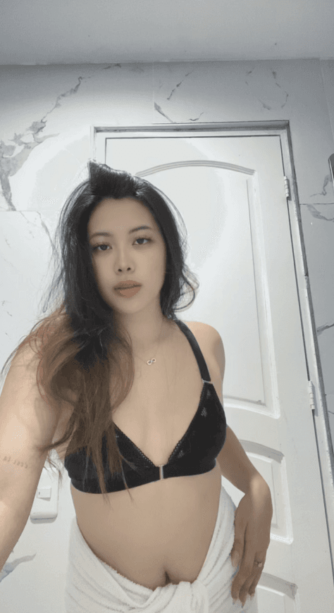 Say “yes” if you’d fuck me on the balcony ?