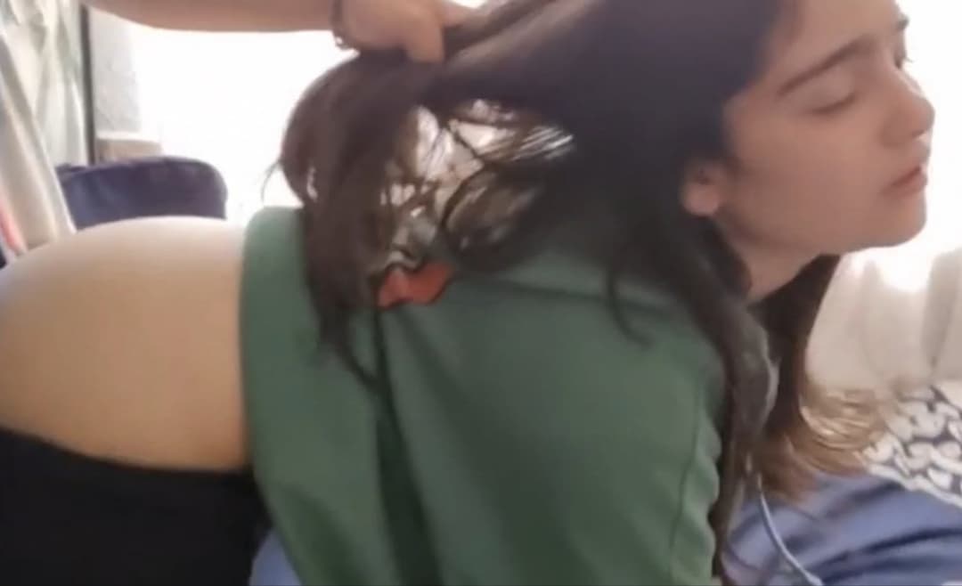 Cogiendo a culona tetona de 22 años