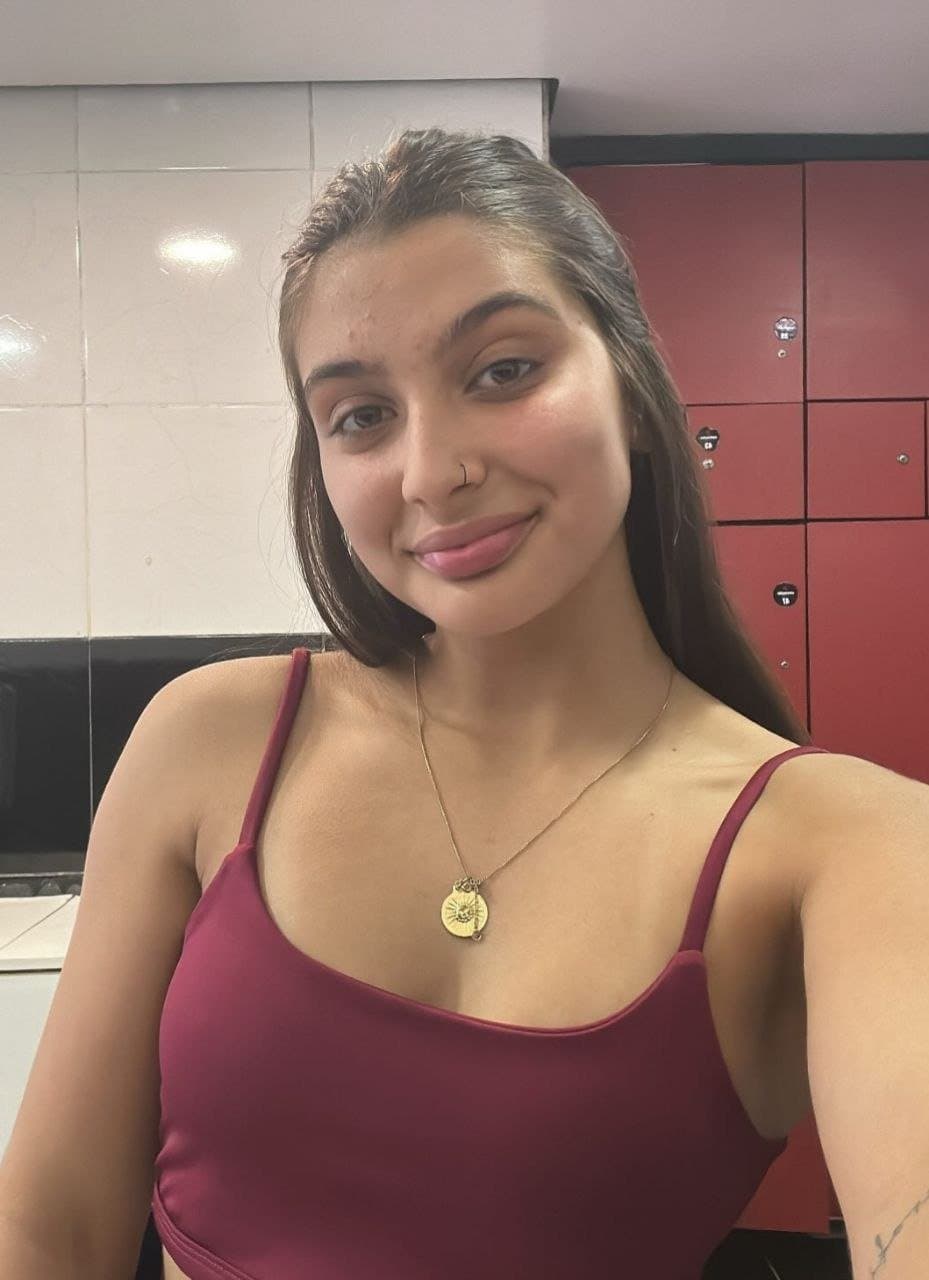 Click to view full size Masturbate to this hot gym girl - Lilian Sales