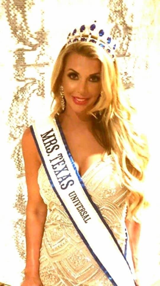 A Miss Texas winner & a few mid housewives get wet, wild & naked at spring break