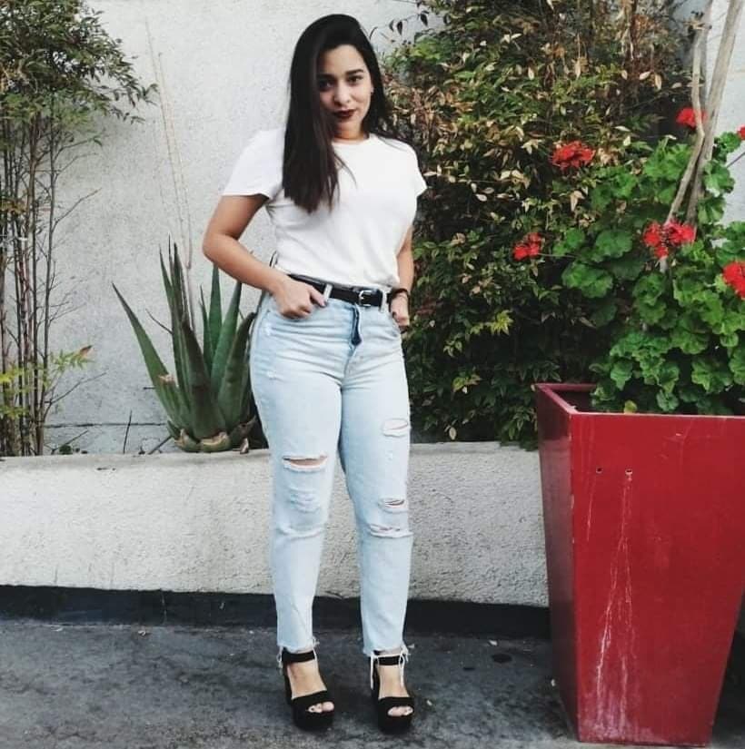 La perra de Marises merece una cogida de garganta hasta venirse dentro por puta???