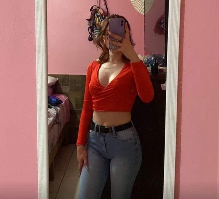 Pack y video de rica mamada, jovencita caliente culona