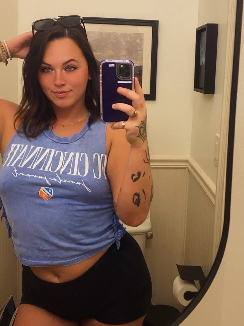 Little sis has a slutty older sis role model