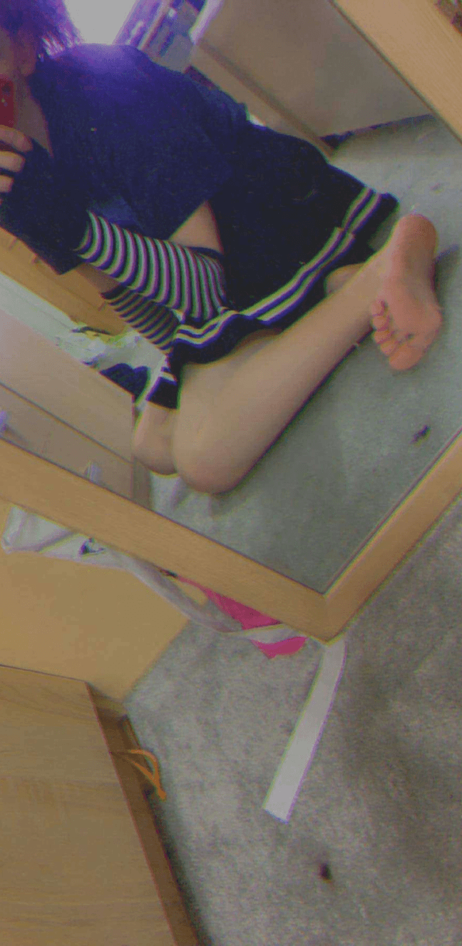 Femboy that wants to start selling! Socials along the pics