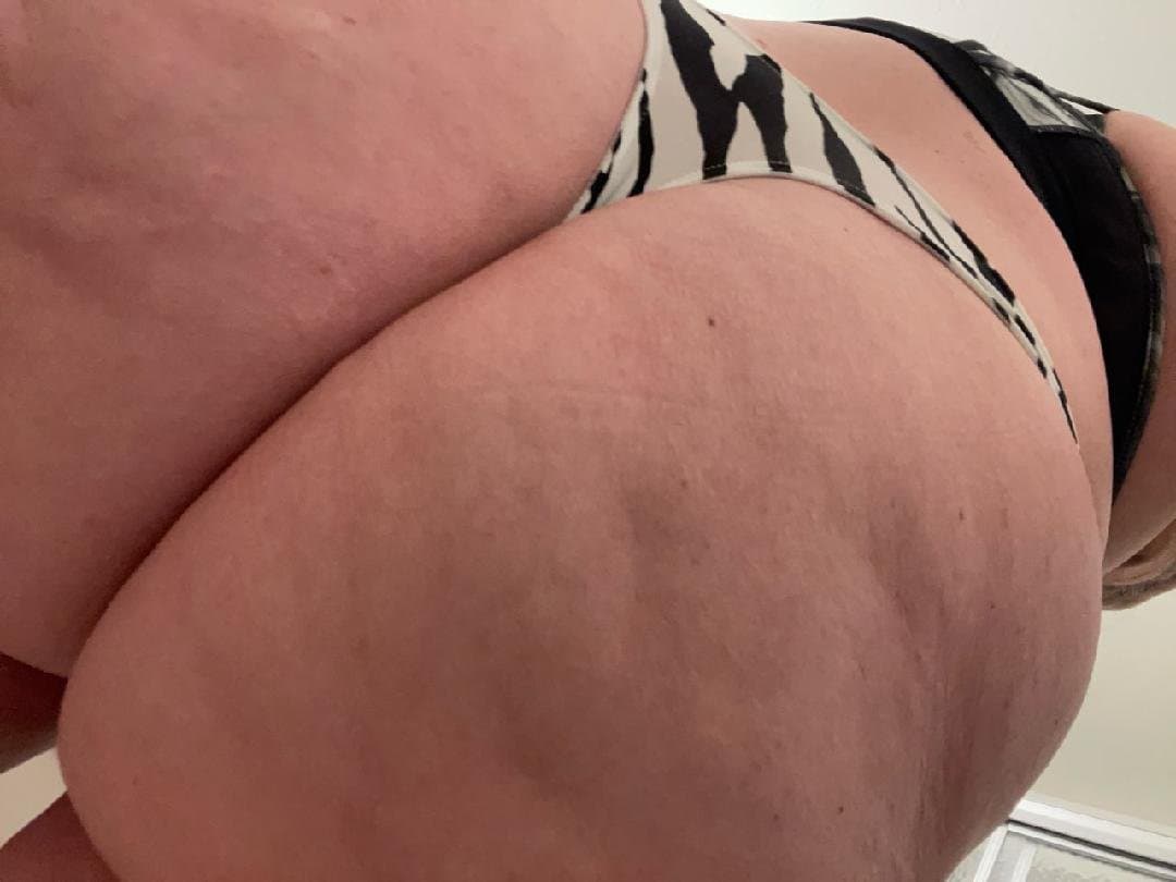 Nymphomaniac GILF Carrie