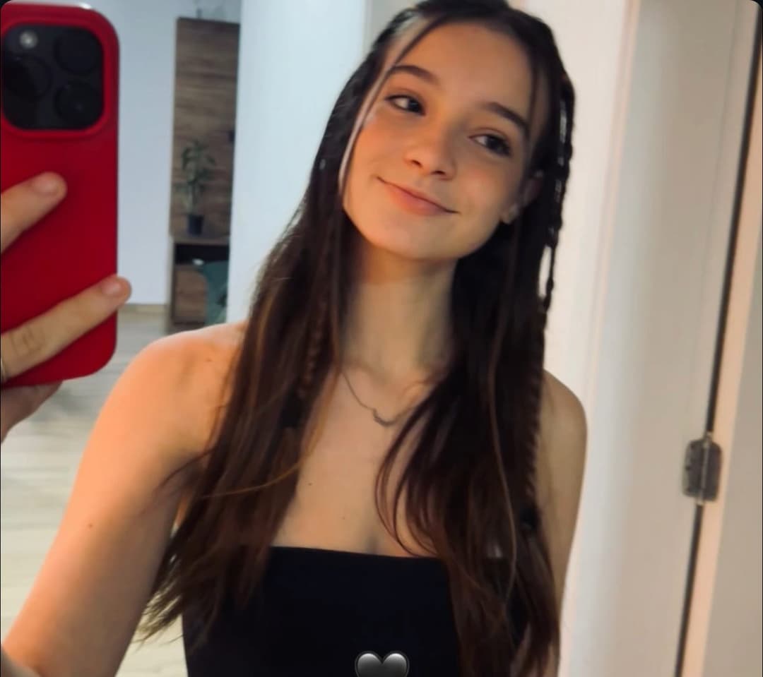 Click to view full size Teen goddess Júlia - sub