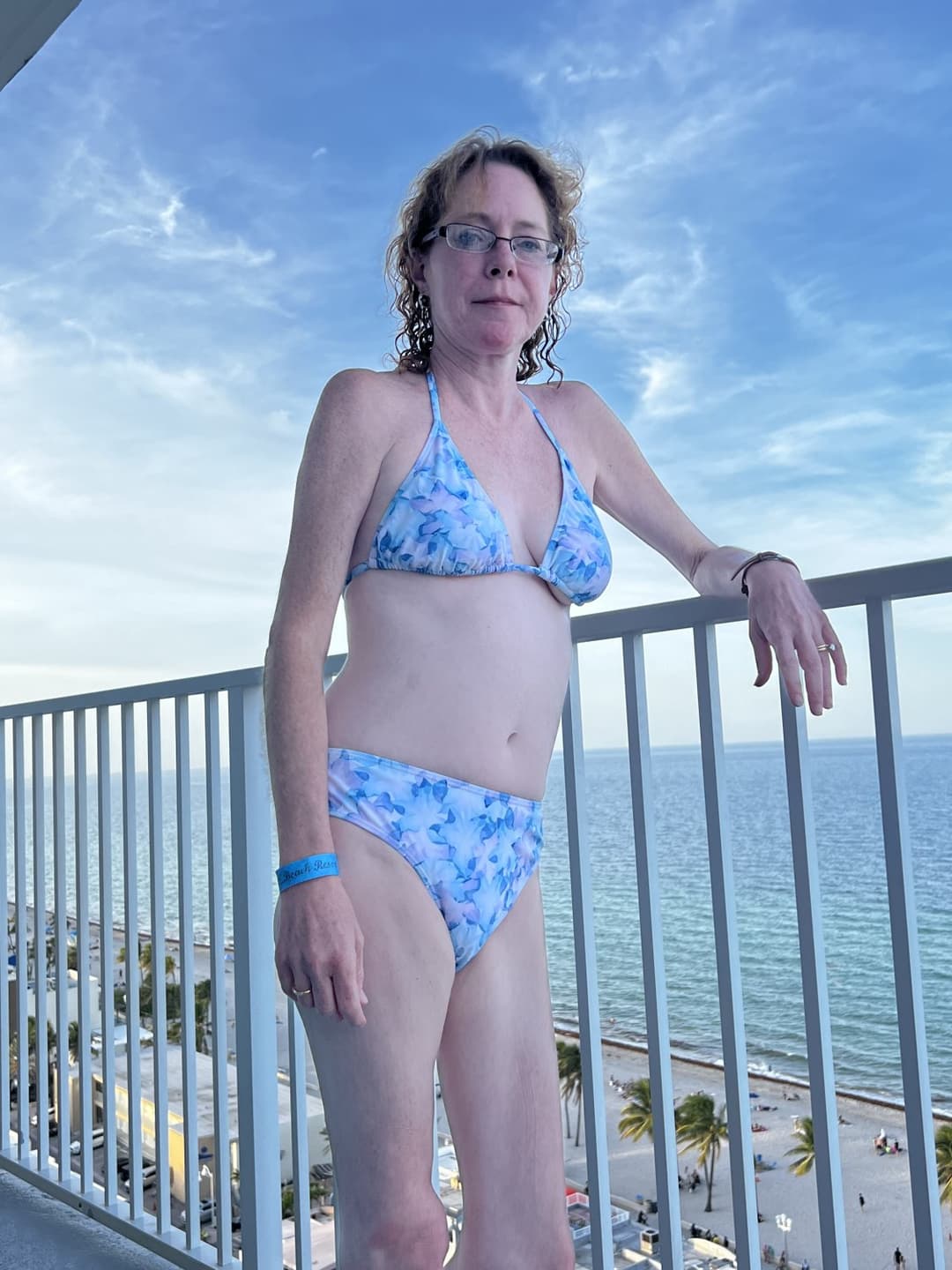 Click to view full size Red Head slut Amanda on Vacation