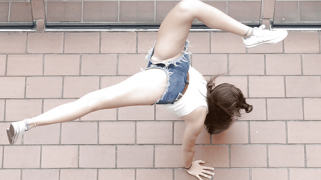 Voyeur teens cunt lip slip