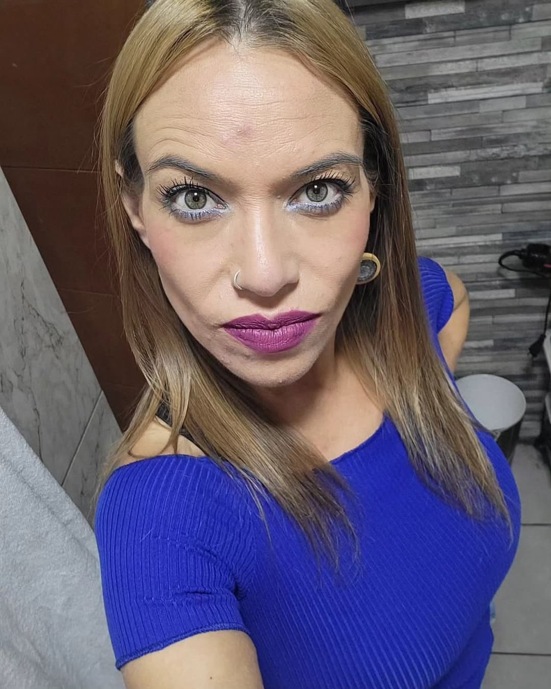 Haberme cogido a la mamá y unos años mas tarde a su hija fue excitante, las dos la chupan delicioso