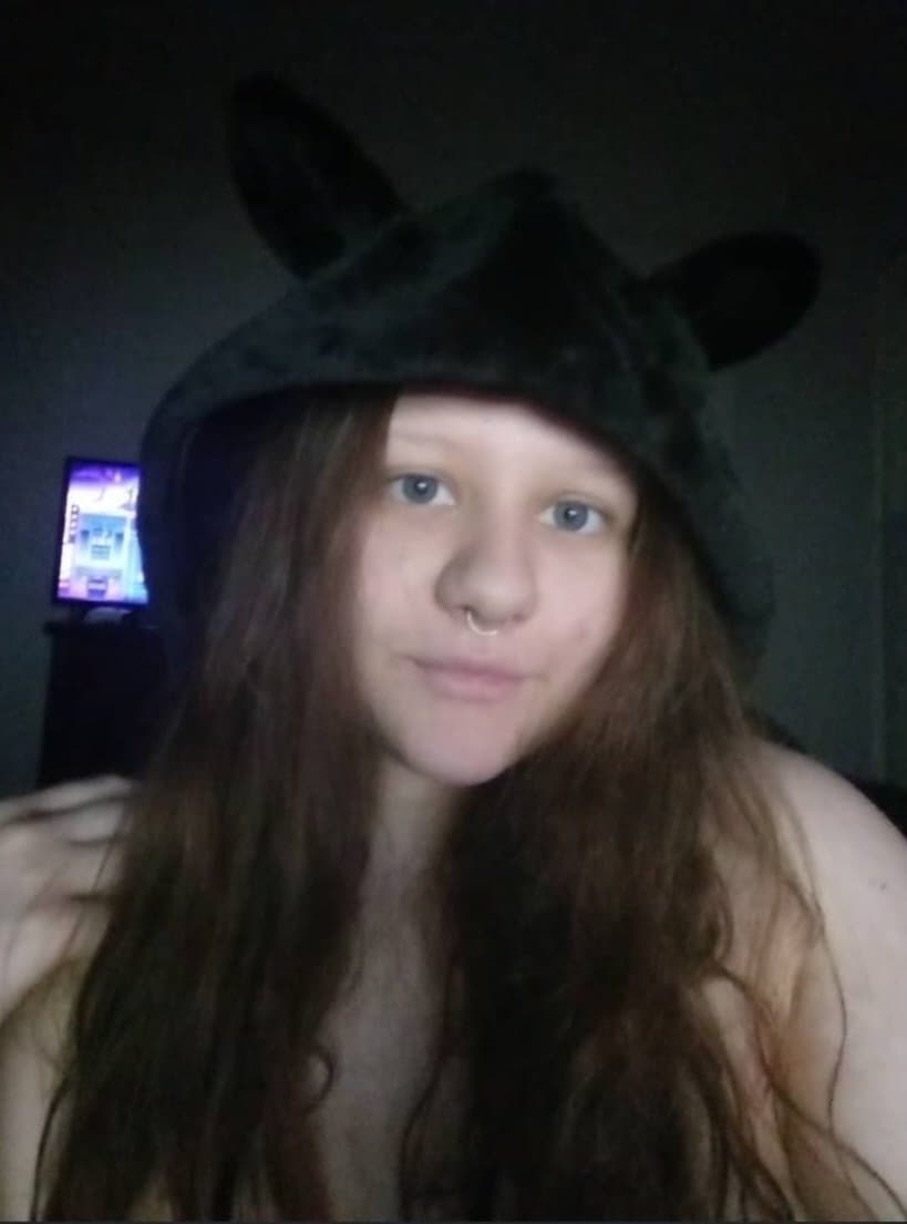 WHITE EMO WEEB MAKING GOONERS NUT