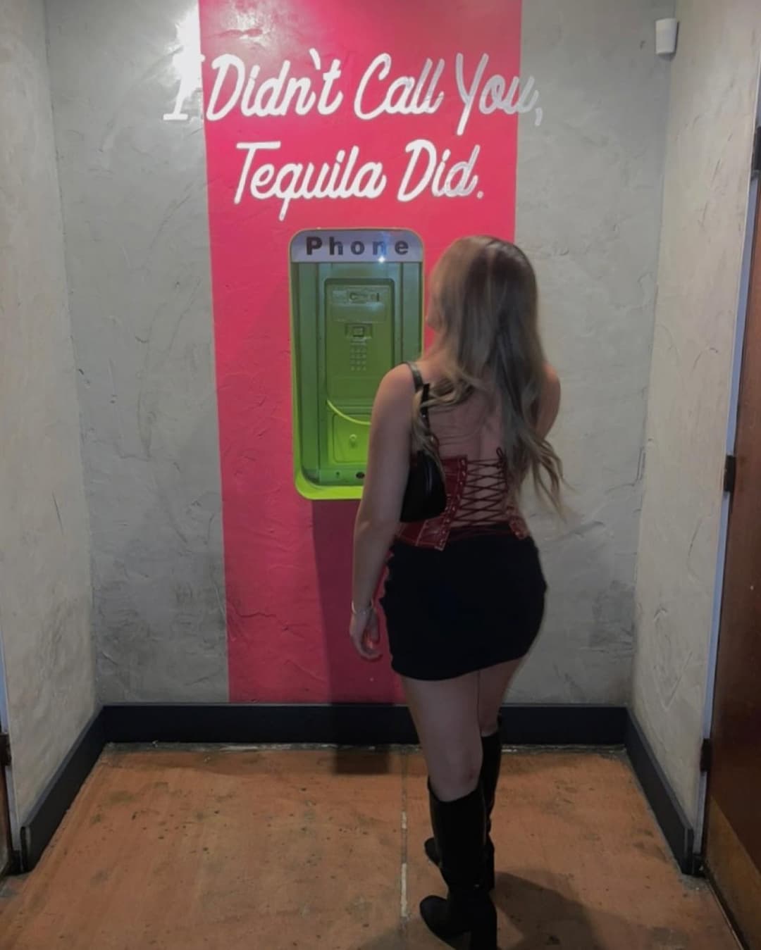 Tiny guy gets fucked - aShemaletube.com_1