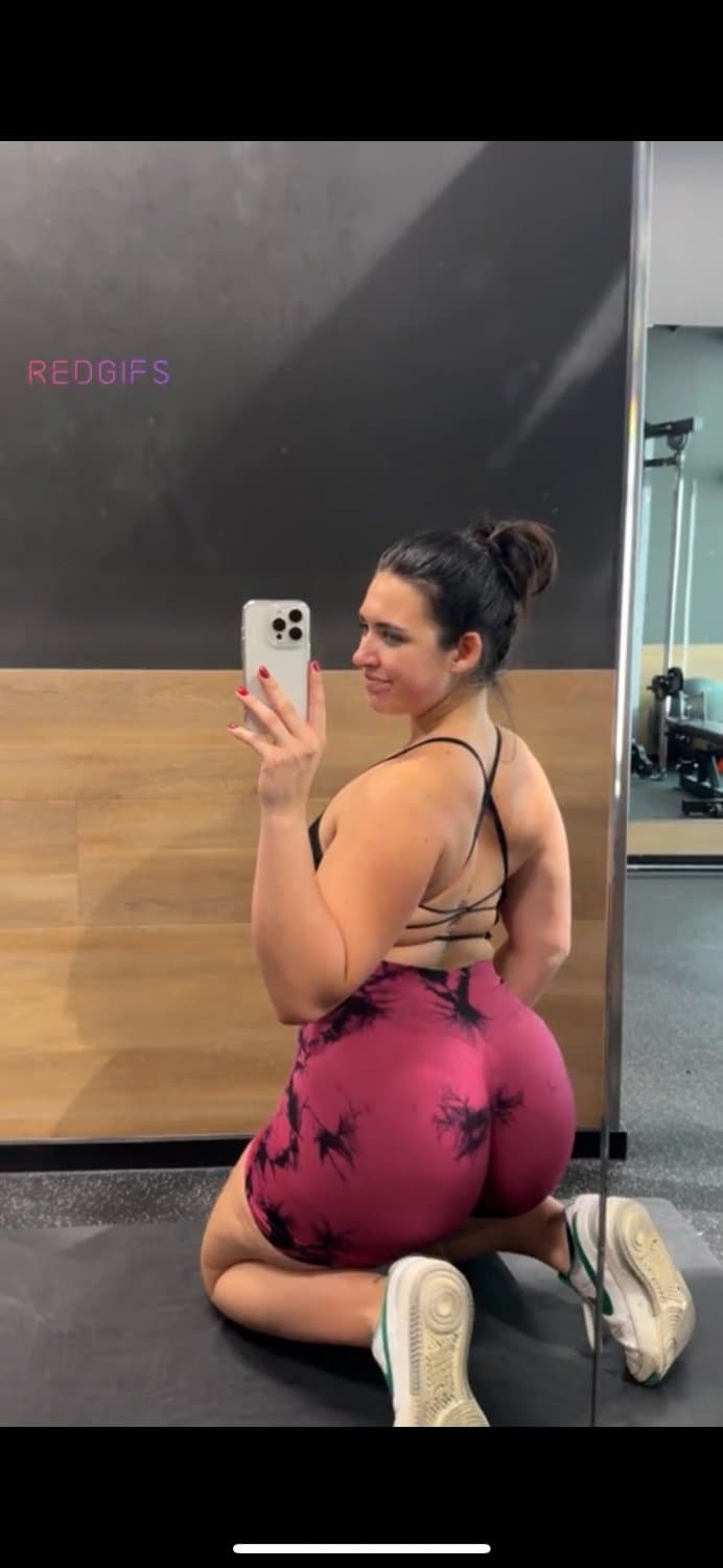 Thick PAWG Gym Slut Has A Great Big Ass