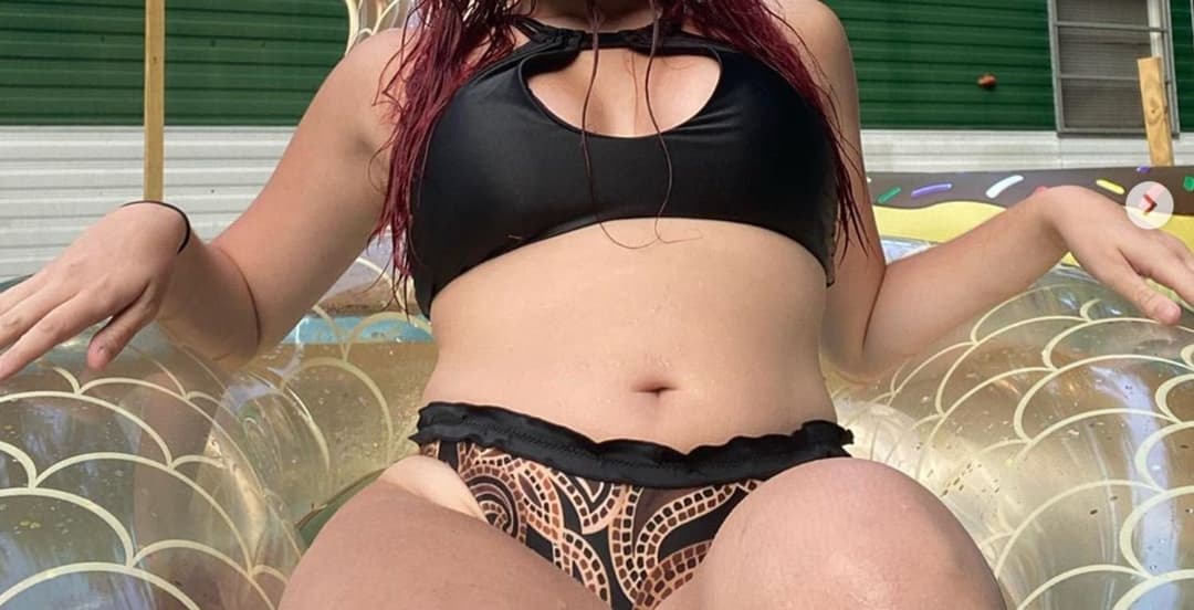 Brooklyn the Public Slut Poses on the Beach