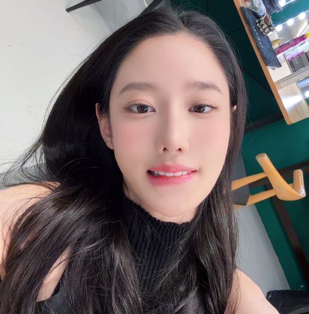 *EXCLUSIVE K-POP UPSKIRT LEAKS* - Johyun