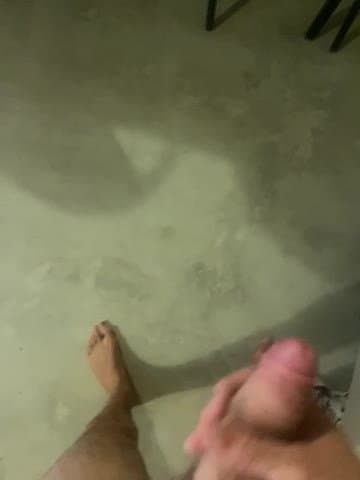 alguien me chupa la pija