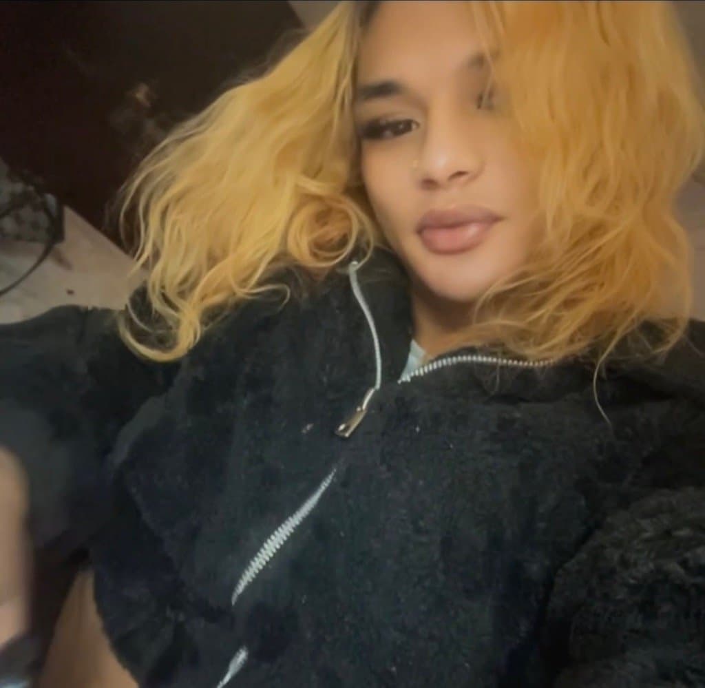 100% real creamy lightskin sister gave her bf headn recorded plus creamy backshots. Found in phone