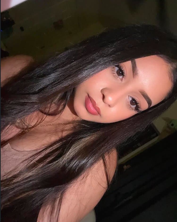 Click to view full size SEDUCTIVE LATINA