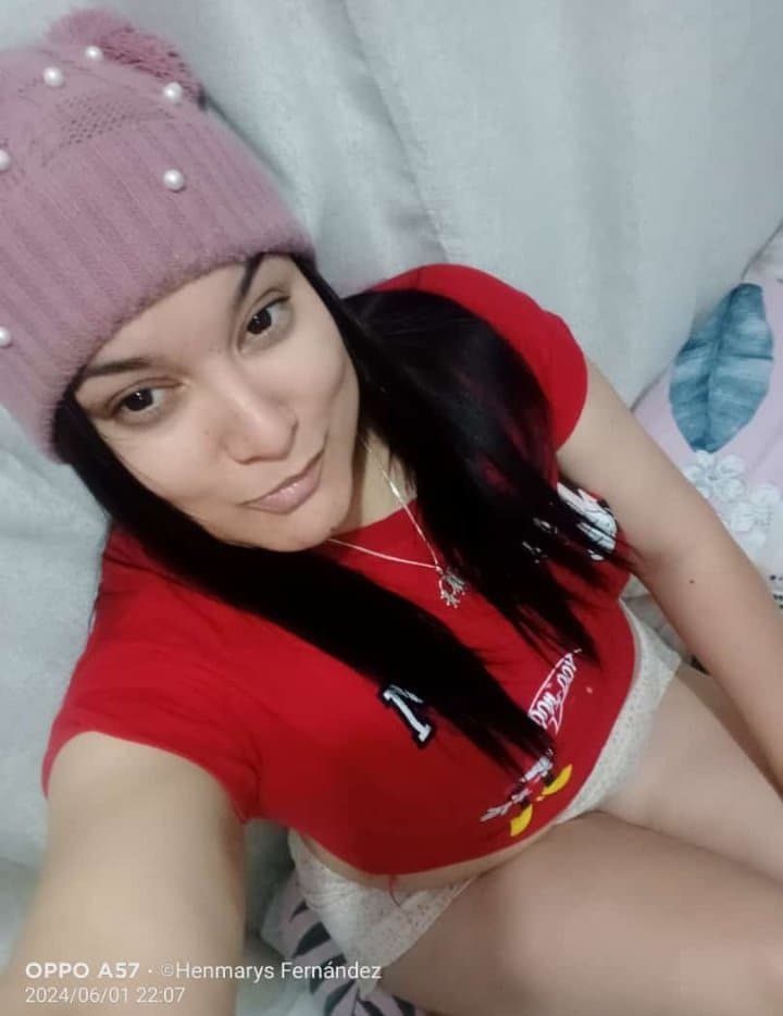 Rica venezolana de buen tubaso en peru , ganas de cogersela con esas nalgasas que se maneja