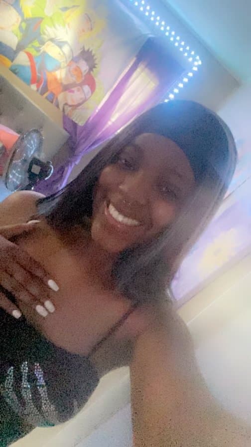 Malaisia Woodson is a KANSAS CITY teen with perky tits. Kik newtoonu for her info