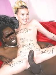 A vagabunda precisa ser segurada e engravidada na frente do marido