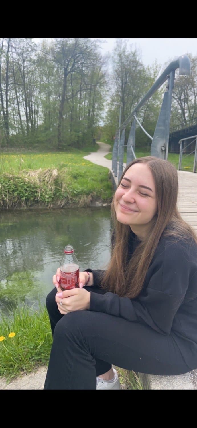 Needy whore Roxana can never tease enough men.