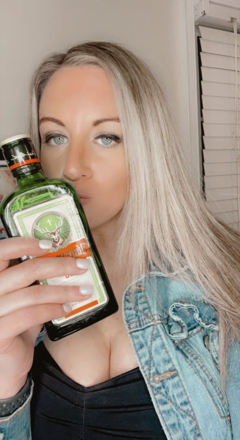 Connecticut Slut Loves Jager Shots also as much as Cum Shots