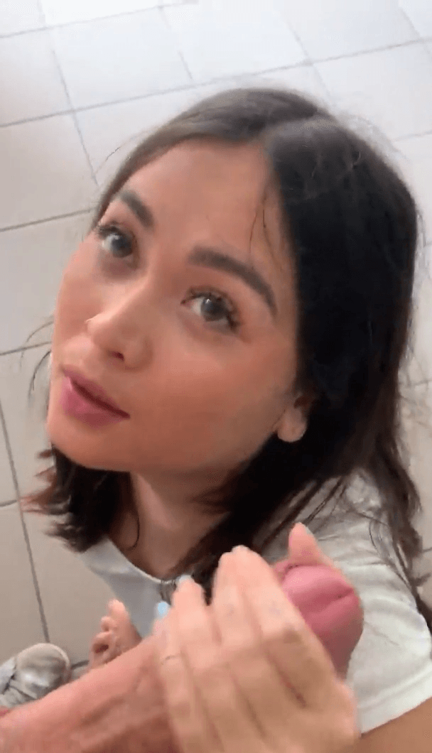 First Date With College Beauty End With Risky Blowjob & Facial