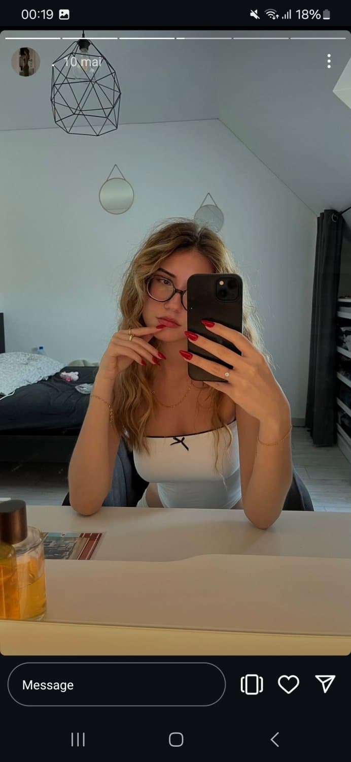 Click to view full size Maia et sa pote Mathilde veulent avaler du sperme