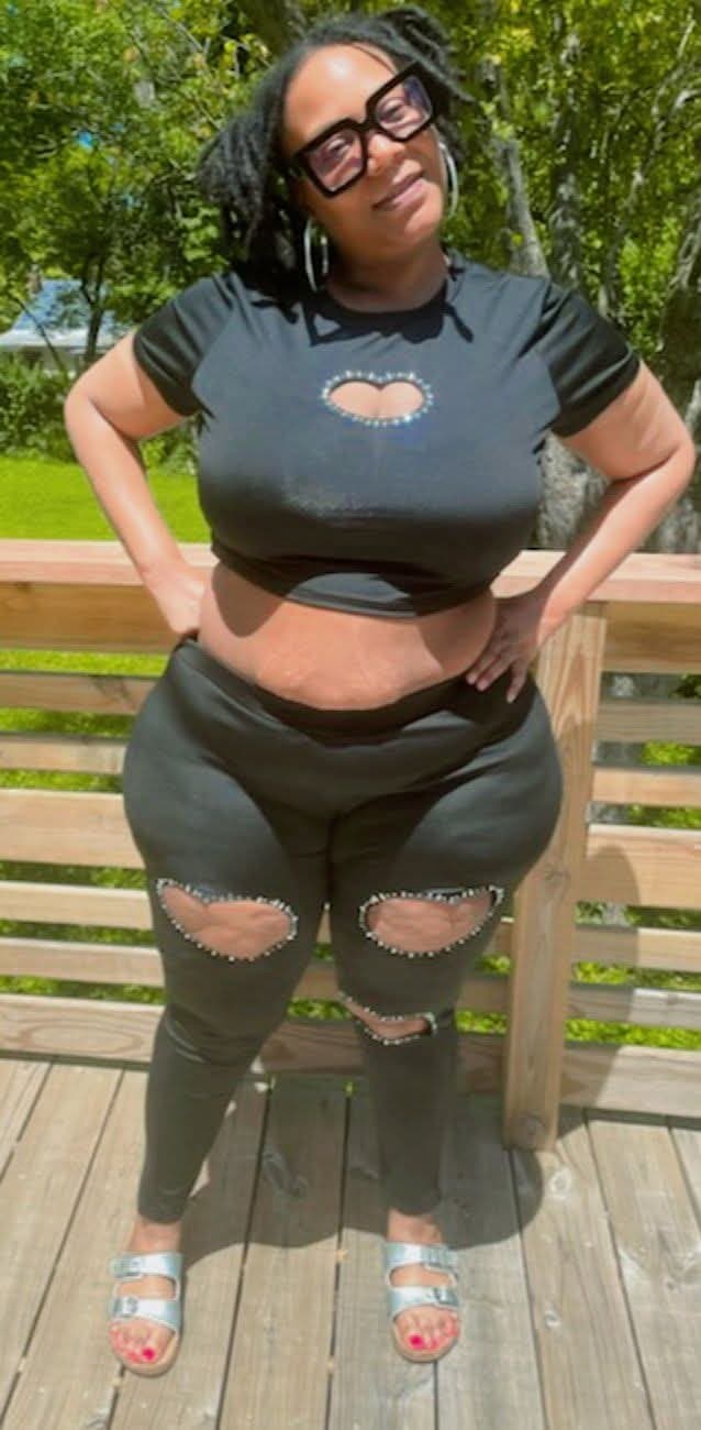 CURVY THICK EBONY MATURE