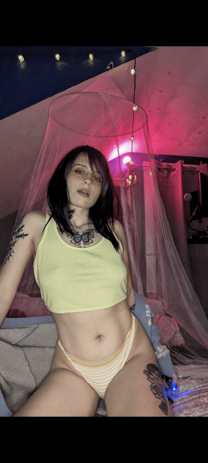 Natural slut Vera can finally unleash the slut inside all the way