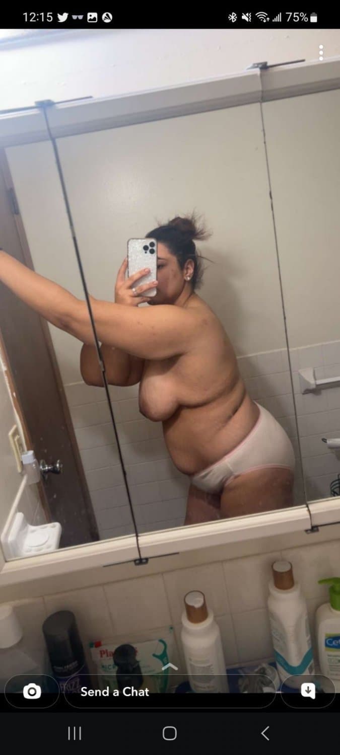 Kik jamesthele2 for my girl. From ohio. If you are too then definitely tell