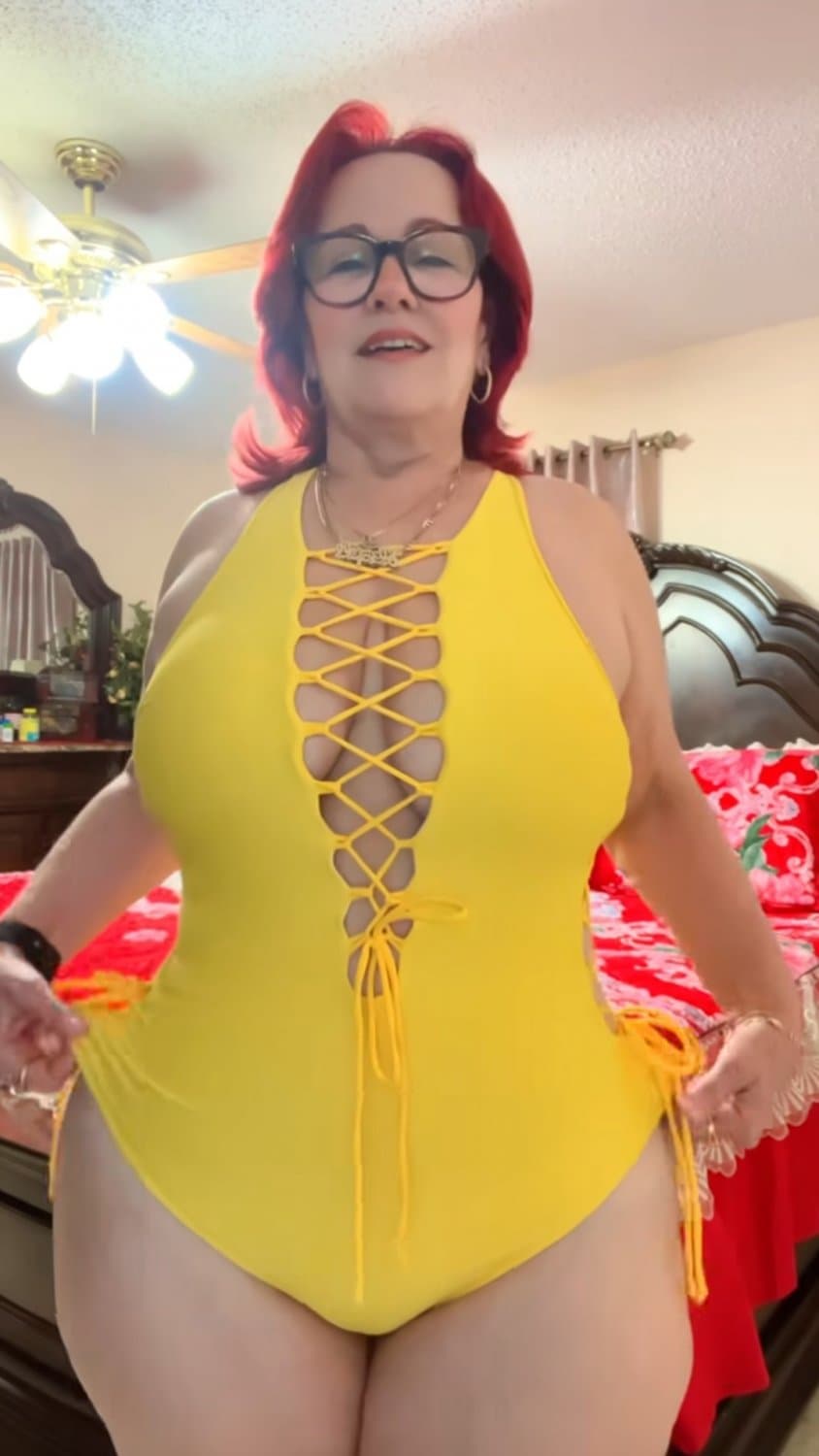 Sexy photos of my hot mom big ass, I stole the photos from her cell phone