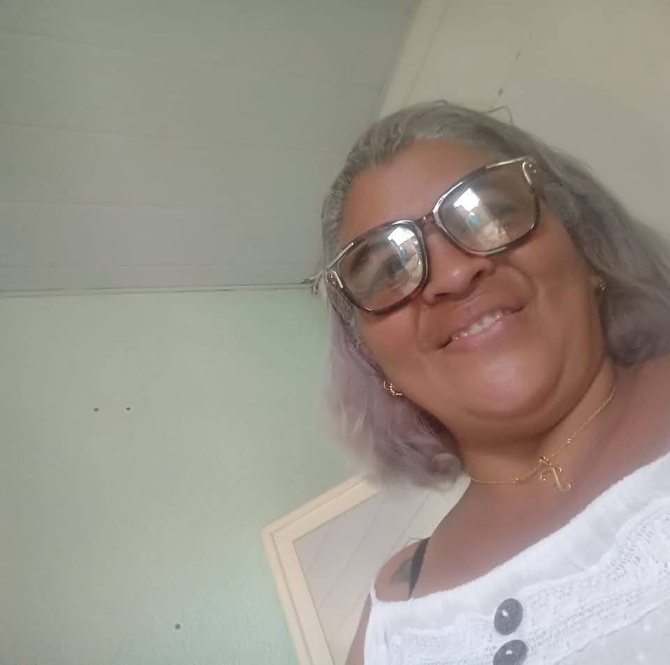 Fabiana velha deliciosa da buceta gigante e faminta por pau grande e cheio de porra !!!