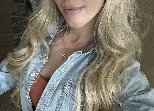 Click to view full size Cheating wife is a good girl for my huge cock kik dlongggg5 to cheat and play with a real man sluts