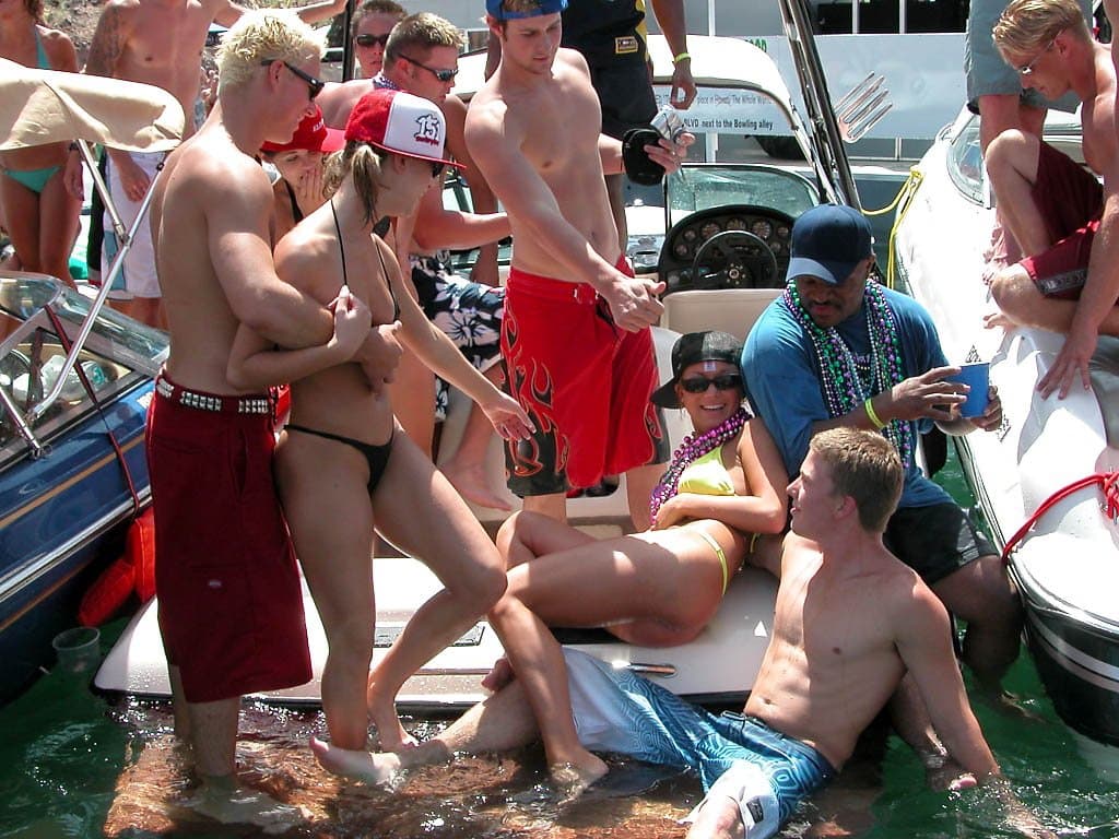Click to view full size Unknown Hottie, Lake Havasu Memorial Day Weekend 2003 Pt. 2